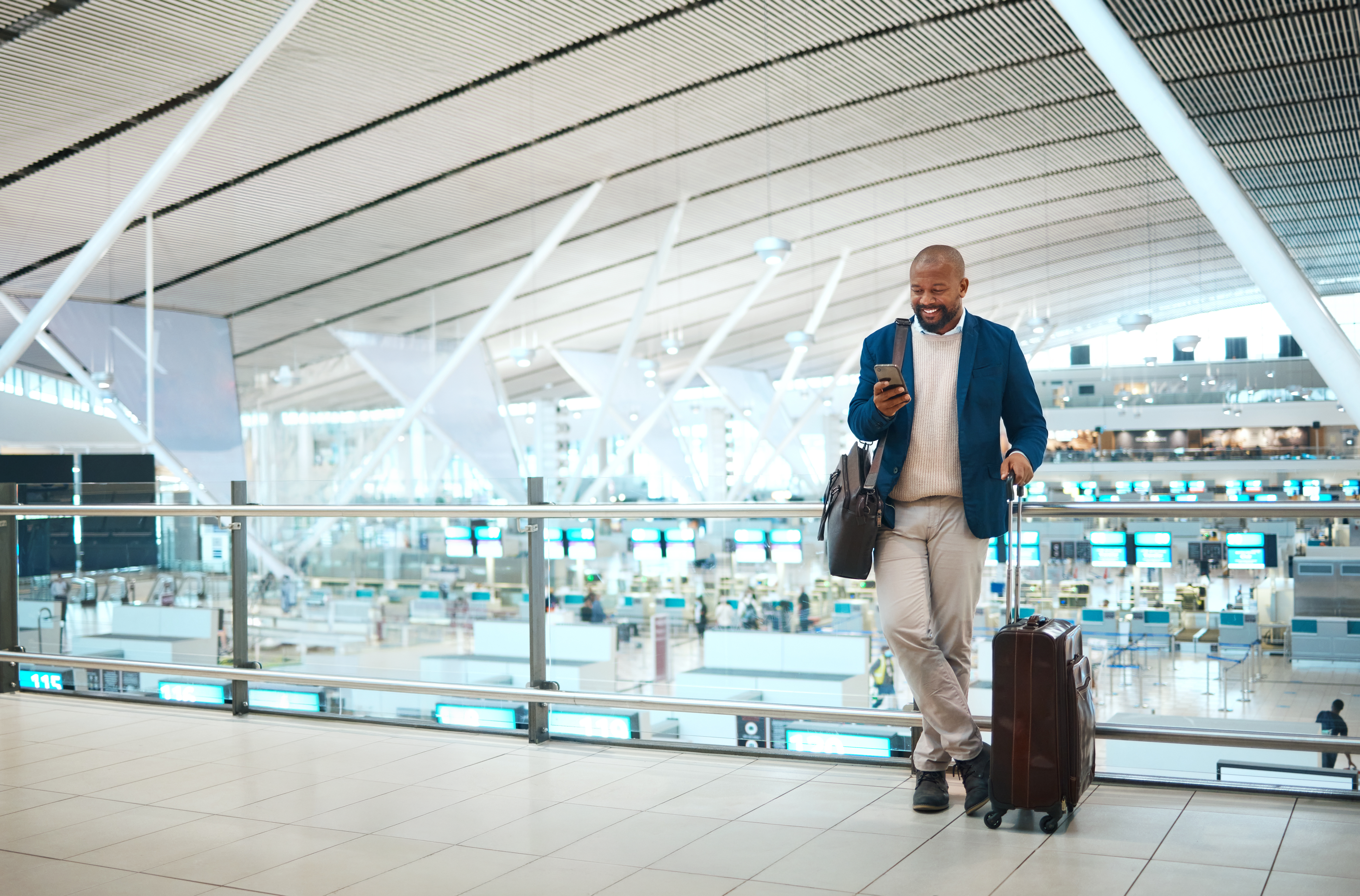 ALTOUR Client at the airport with suitcase